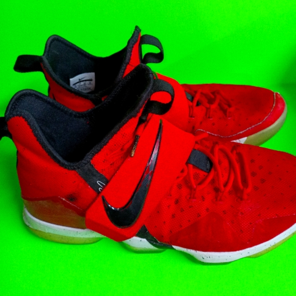 Nike Lebron XIV Mens 852405-600  University Red, Black, White Sz 12 Sneakers